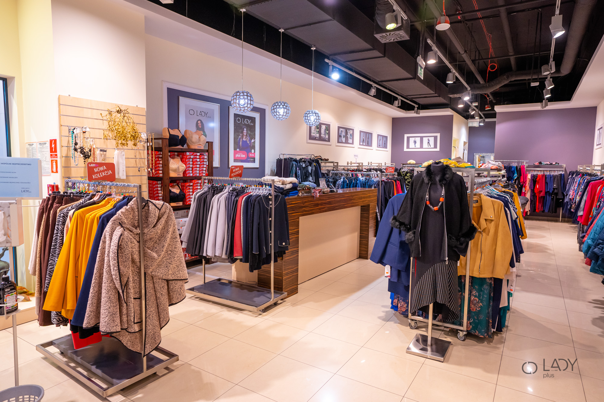 Boutique butik for dametøj i store størrelser, graviditetstøj